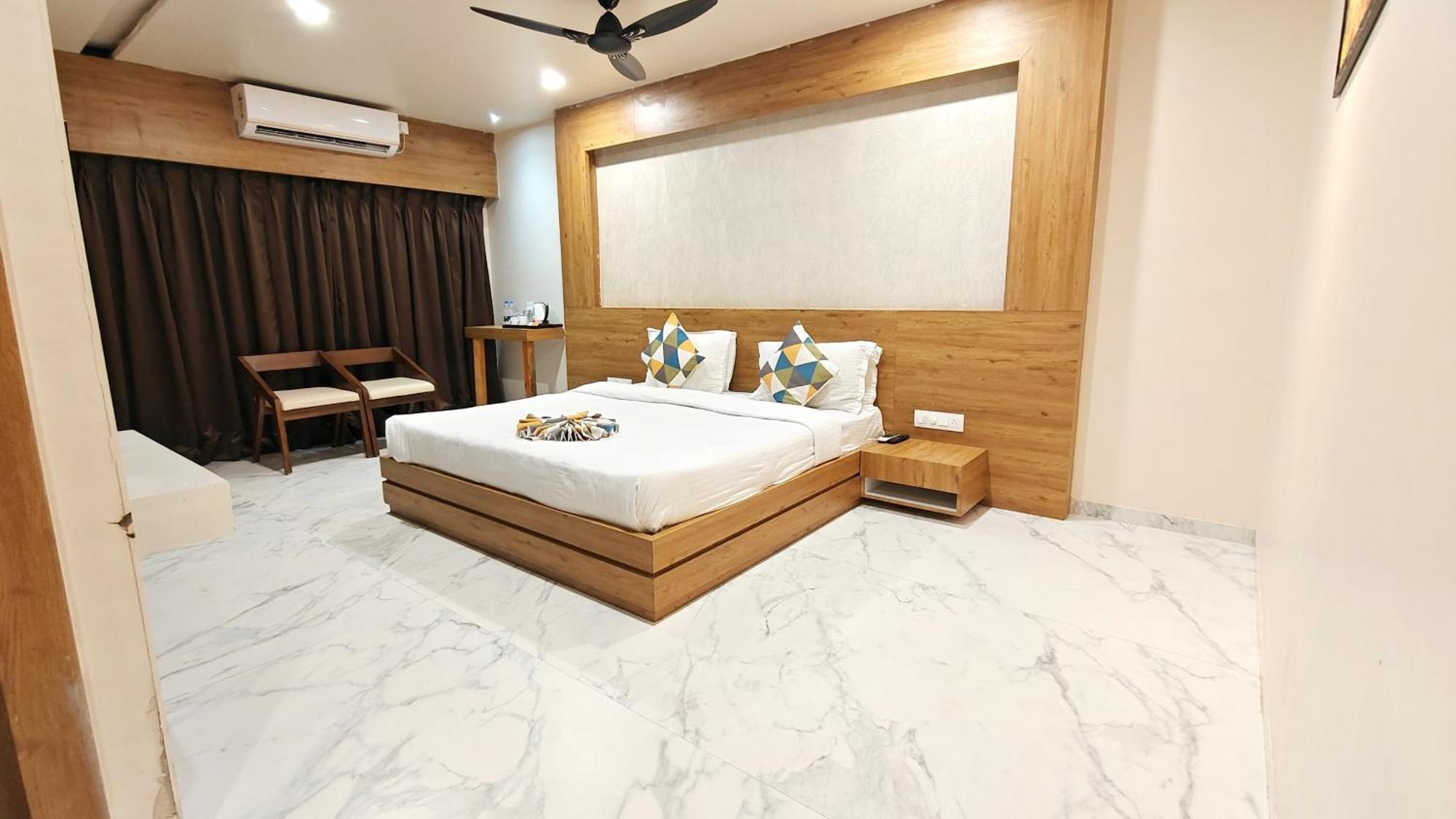 The Sky Imperial Unity Inn Garudeshwar Exterior photo
