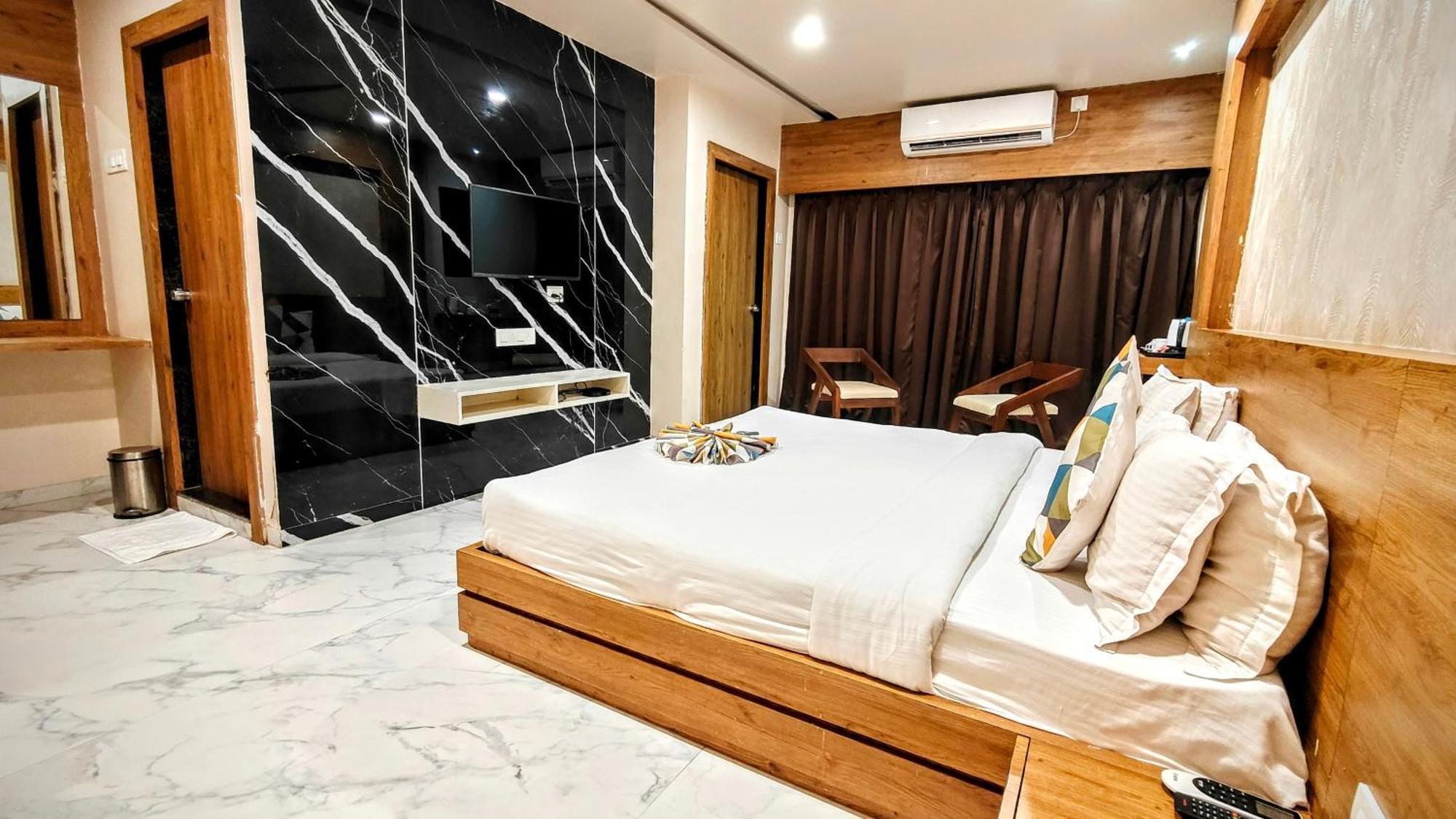 The Sky Imperial Unity Inn Garudeshwar Exterior photo